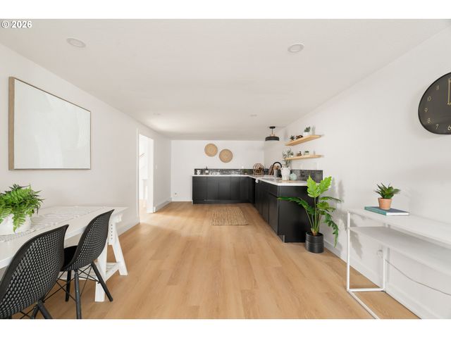 2530 Ne DEKUM St, Portland, OR 97211