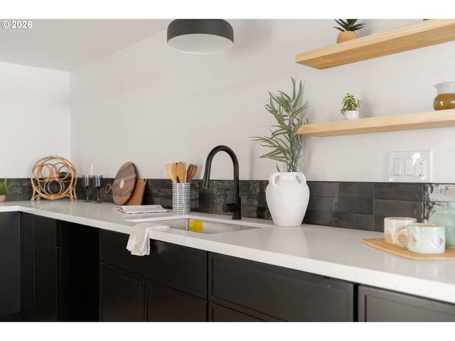 2530 Ne DEKUM St, Portland, OR 97211