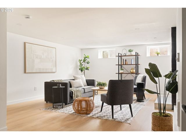 2530 Ne DEKUM St, Portland, OR 97211