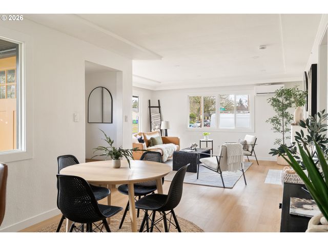 2530 Ne DEKUM St, Portland, OR 97211