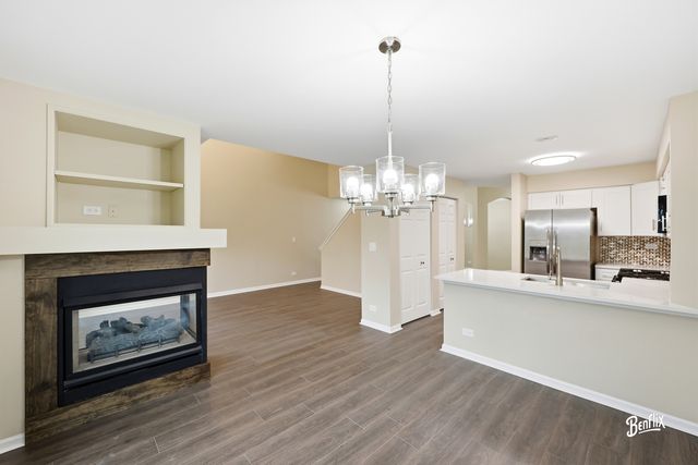 728 Old Checker Road, Buffalo Grove, IL 60089