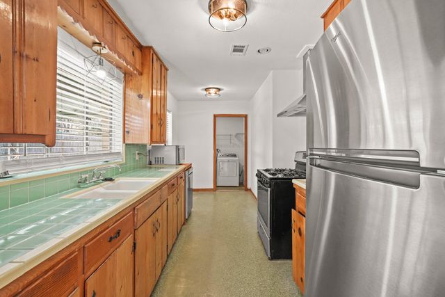 1207 Stonecrest Drive, Houston, TX 77018