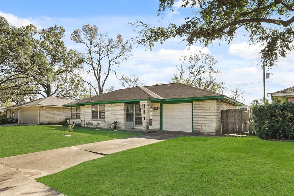 1207 Stonecrest Drive, Houston, TX 77018
