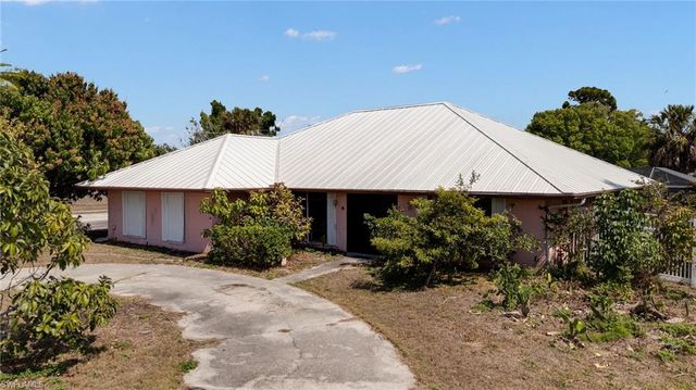 4220 Prestwick CT, North Fort Myers, FL 33903