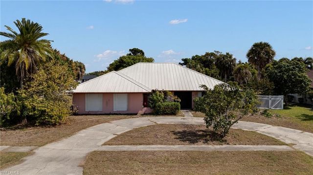 4220 Prestwick CT, North Fort Myers, FL 33903