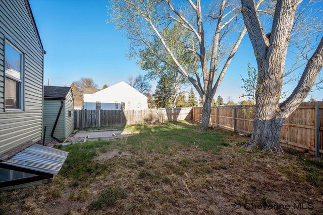 2512 BRADLEY AVE, Cheyenne, WY 82001