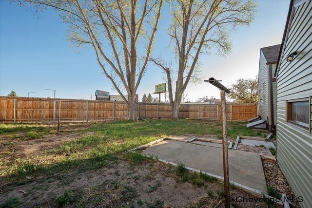 2512 BRADLEY AVE, Cheyenne, WY 82001