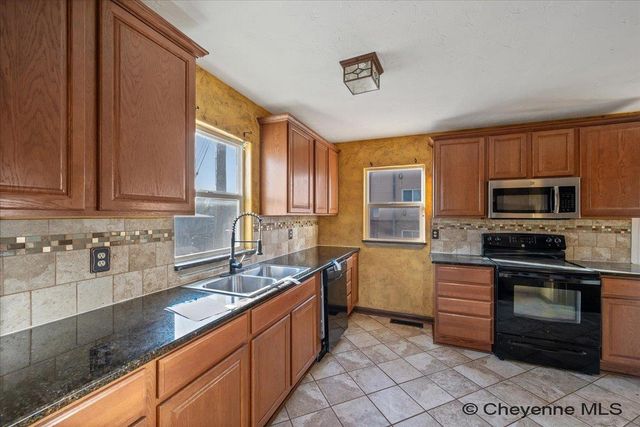 2512 BRADLEY AVE, Cheyenne, WY 82001