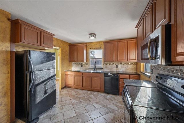 2512 BRADLEY AVE, Cheyenne, WY 82001
