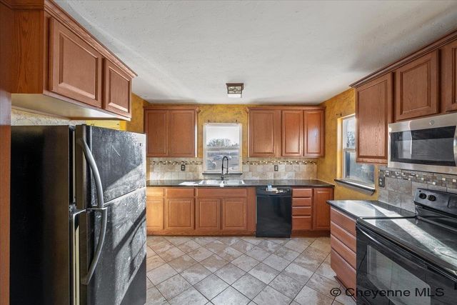 2512 BRADLEY AVE, Cheyenne, WY 82001