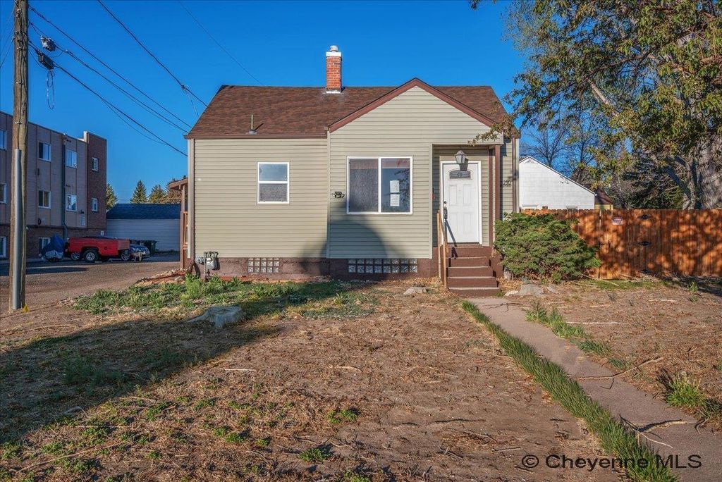2512 BRADLEY AVE, Cheyenne, WY 82001