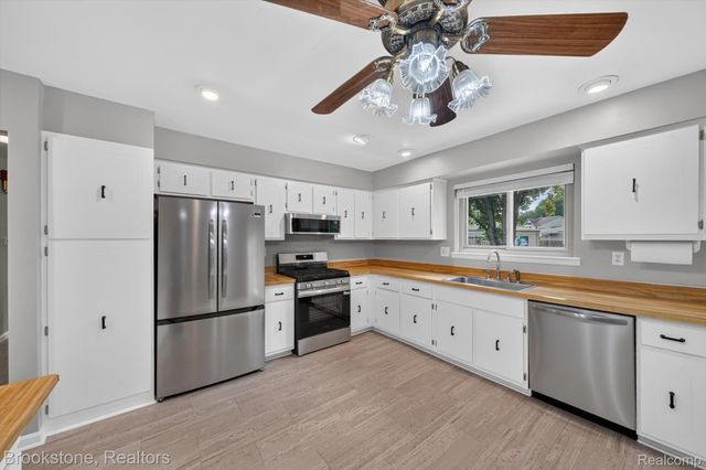 720 Comet Court, Canton Charter Township, MI 48188
