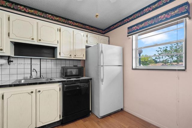 100 Berkley Rd 106, Hollywood, FL 33024