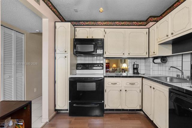 100 Berkley Rd 106, Hollywood, FL 33024