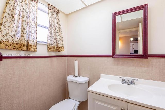 100 Berkley Rd 106, Hollywood, FL 33024