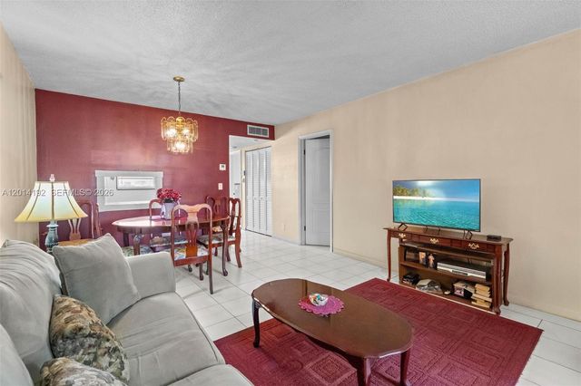100 Berkley Rd 106, Hollywood, FL 33024