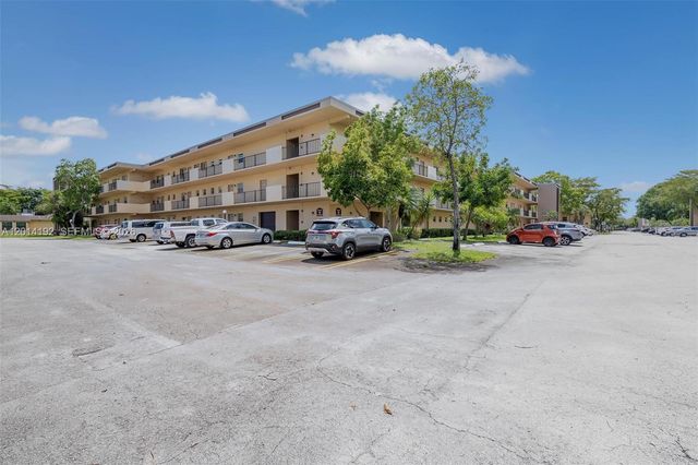 100 Berkley Rd 106, Hollywood, FL 33024