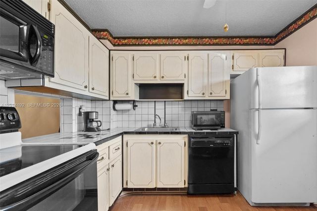100 Berkley Rd 106, Hollywood, FL 33024