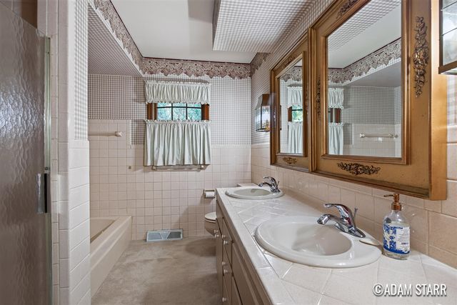 2430 Annchester Drive, Grand Rapids, MI 49506