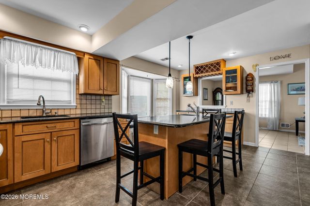 41 Concord Circle, Howell, NJ 07731