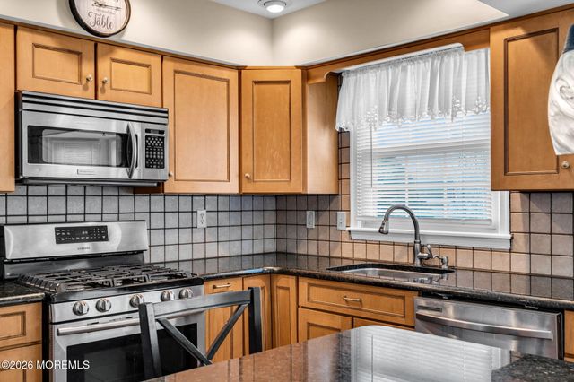 41 Concord Circle, Howell, NJ 07731