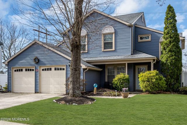 41 Concord Circle, Howell, NJ 07731