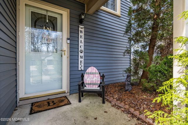 41 Concord Circle, Howell, NJ 07731