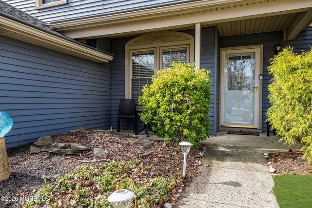 41 Concord Circle, Howell, NJ 07731