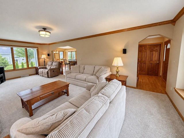 13320 W Crestwood COURT, New Berlin, WI 53151