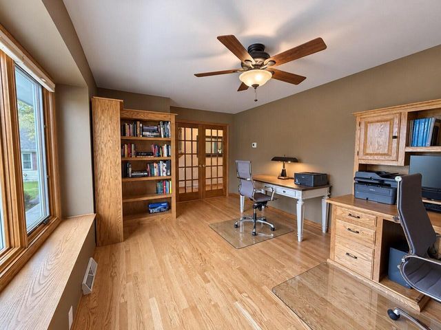 13320 W Crestwood COURT, New Berlin, WI 53151