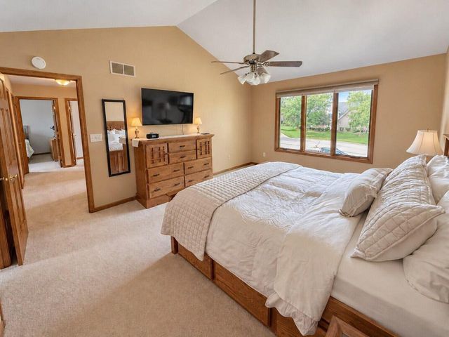 13320 W Crestwood COURT, New Berlin, WI 53151