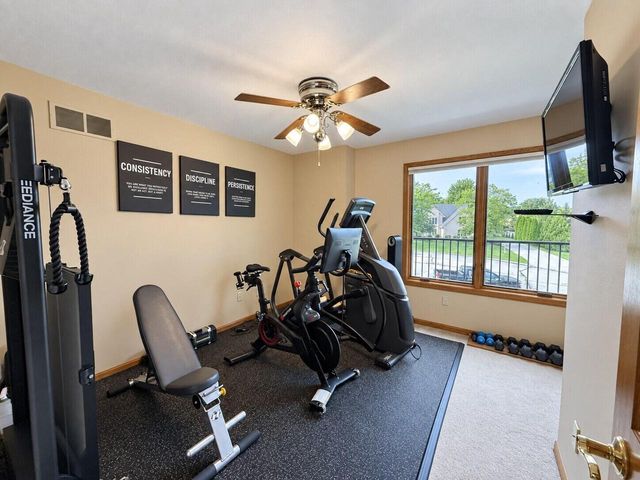 13320 W Crestwood COURT, New Berlin, WI 53151