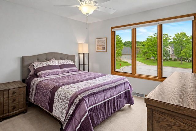 13320 W Crestwood COURT, New Berlin, WI 53151