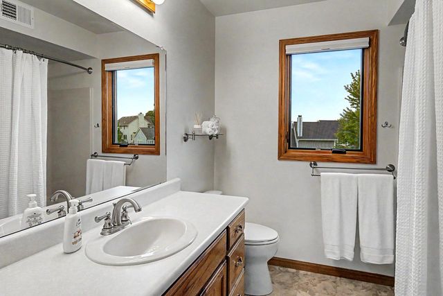 13320 W Crestwood COURT, New Berlin, WI 53151