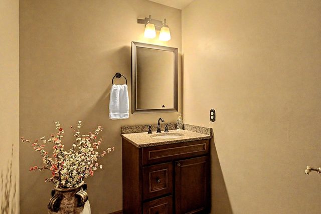 13320 W Crestwood COURT, New Berlin, WI 53151
