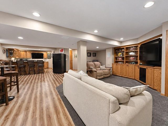 13320 W Crestwood COURT, New Berlin, WI 53151