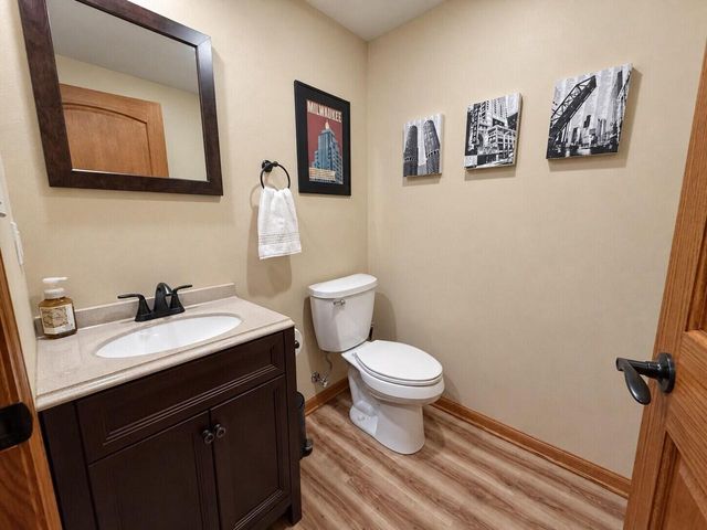 13320 W Crestwood COURT, New Berlin, WI 53151