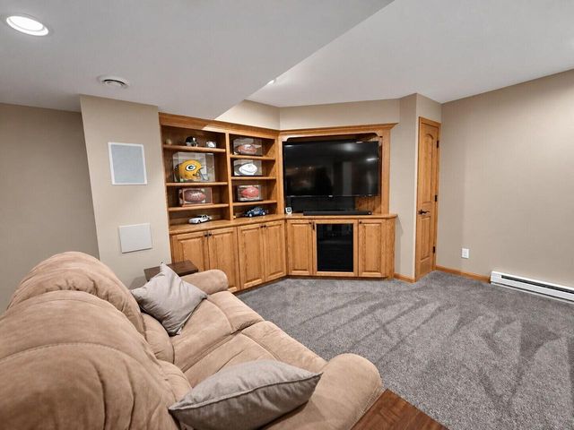 13320 W Crestwood COURT, New Berlin, WI 53151