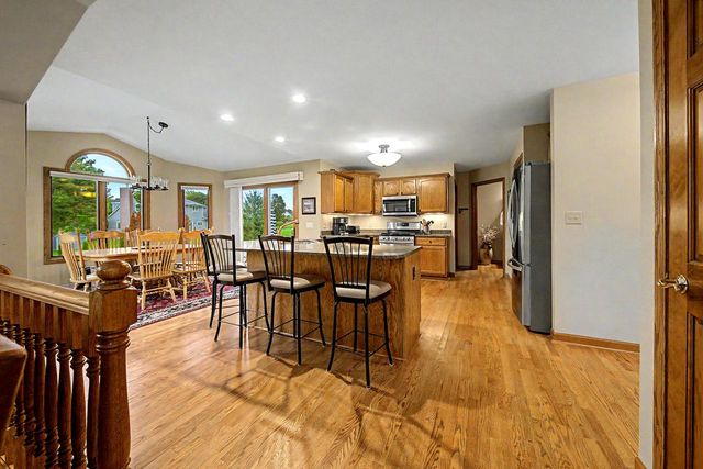 13320 W Crestwood COURT, New Berlin, WI 53151