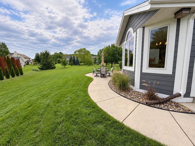 13320 W Crestwood COURT, New Berlin, WI 53151
