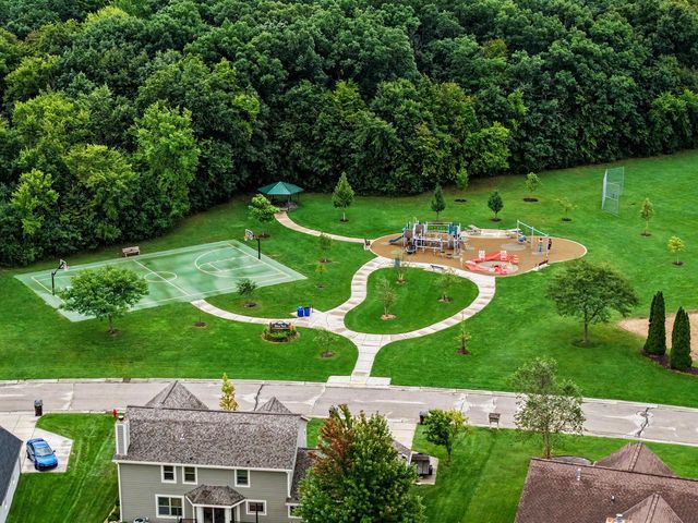 13320 W Crestwood COURT, New Berlin, WI 53151