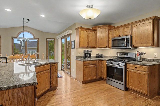 13320 W Crestwood COURT, New Berlin, WI 53151