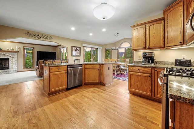 13320 W Crestwood COURT, New Berlin, WI 53151