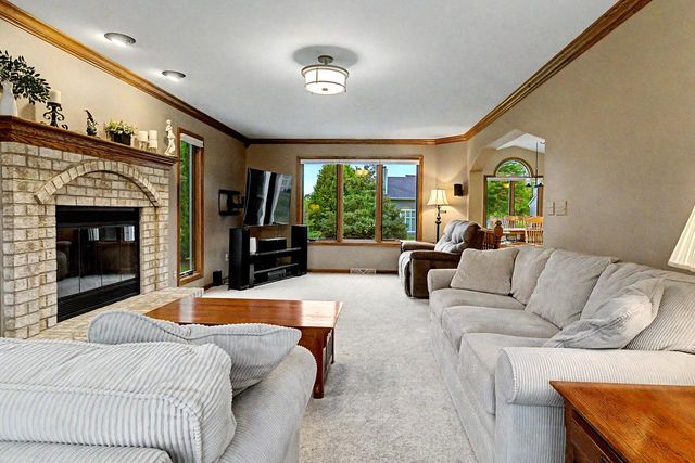 13320 W Crestwood COURT, New Berlin, WI 53151