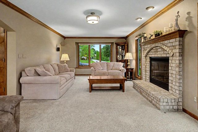 13320 W Crestwood COURT, New Berlin, WI 53151