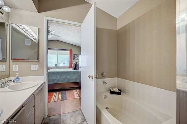 7905 Lago Vista Lane 203, Las Vegas, NV 89145