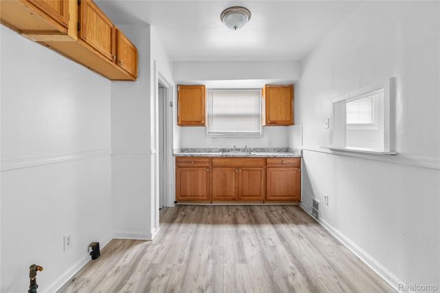 8891 Whitcomb Street, Detroit, MI 48228