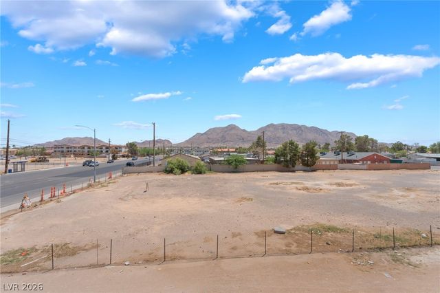 5689 East Lake Mead Boulevard 3, Las Vegas, NV 89156