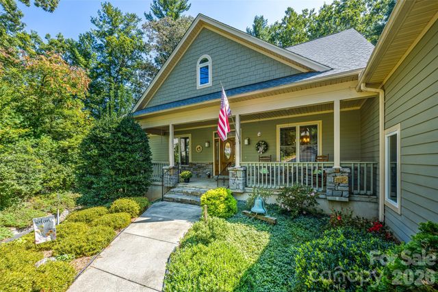 151 Shadowleaf Drive, Hendersonville, NC 28739