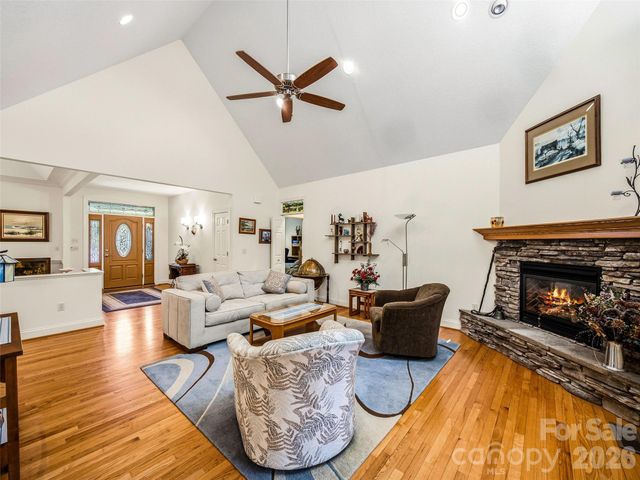 151 Shadowleaf Drive, Hendersonville, NC 28739